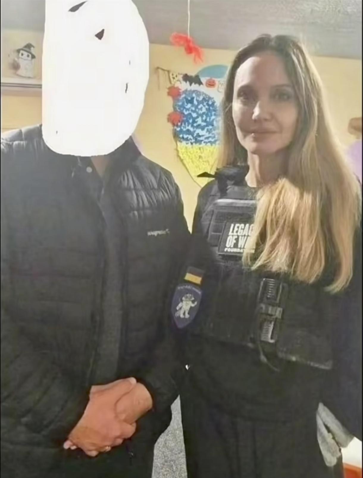 把好莱坞巨星贴身保镖当壮丁抓！乌克兰是缺人缺疯了吗？这一定是好莱坞巨星安吉丽娜