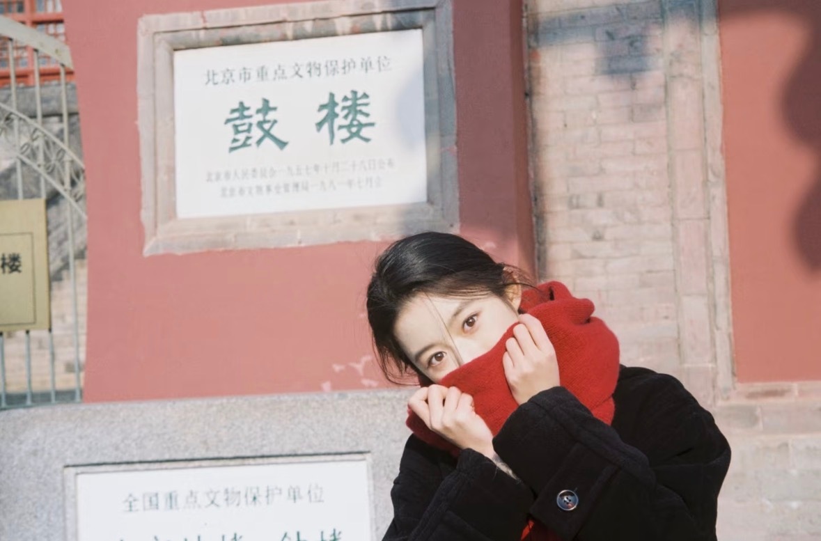 突然发现好主意和甜儿同一个机位有合照了同一个地方的有一人站在一侧的也有就这