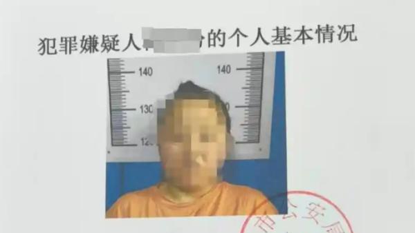 小梅，河南驻马店女子，身高1.38米，因求职受阻，于2023年3月在深圳某公司担