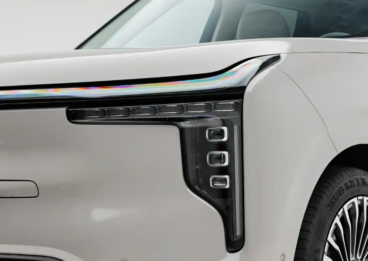 智己LS8预售权益价25.98万元起，线控四轮转向空悬纯电续航430km外观方