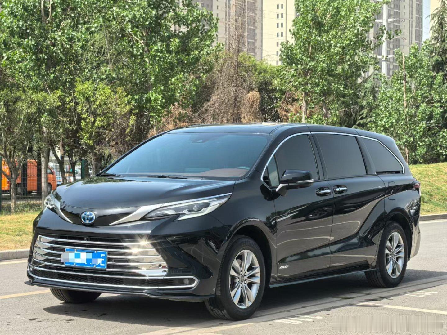 最新车源：塞纳:2023年8月2023款豪华2.5原漆一手1.98万公里改装航空