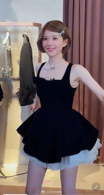 赵露思穿得这件衣服，已经抢断货。明星带货能力不是盖的！​​​
