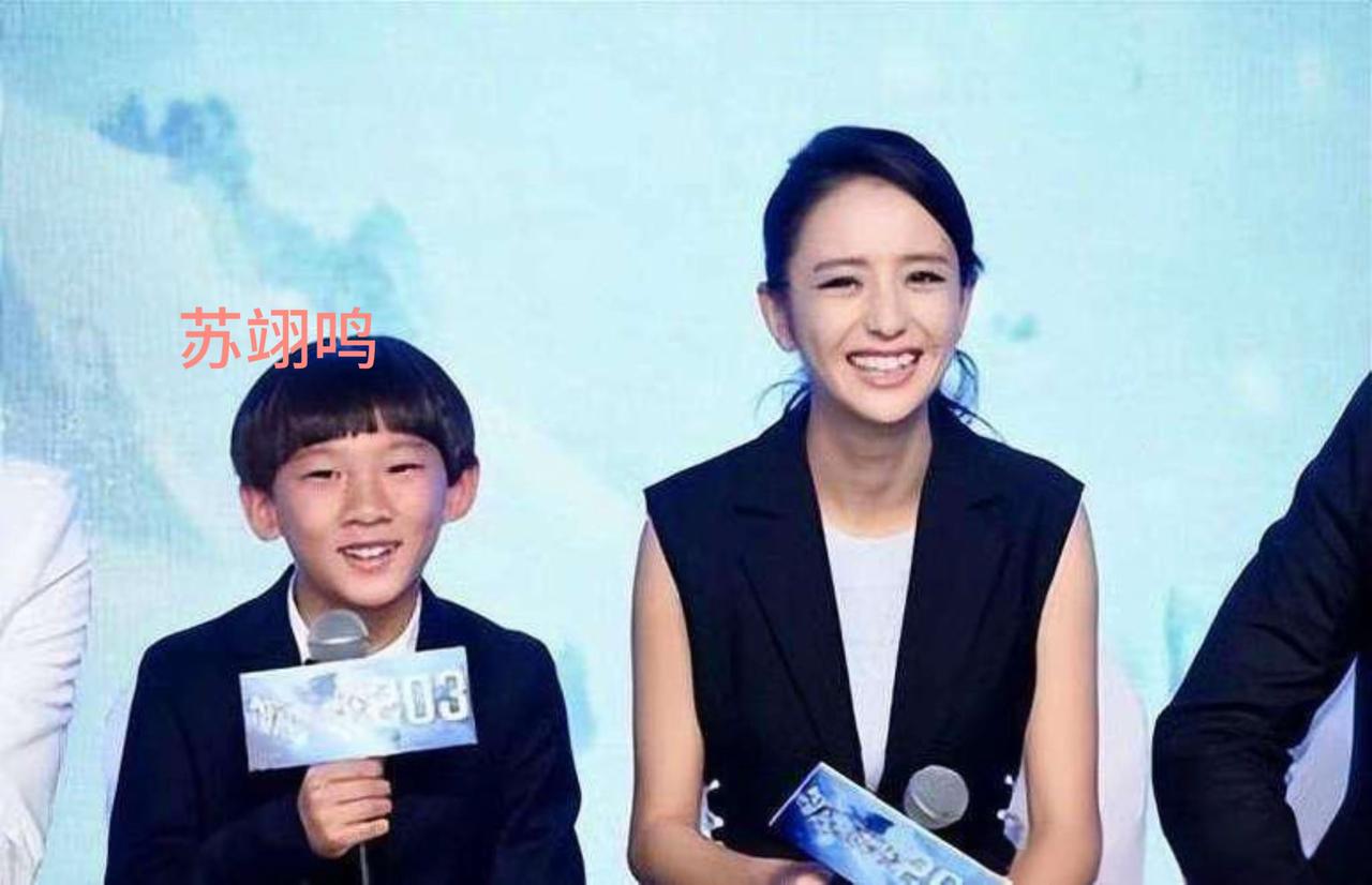 翻到苏翊鸣和佟丽娅的对比照，真的被这种“养成系”击中……左边是当年拍《智取威