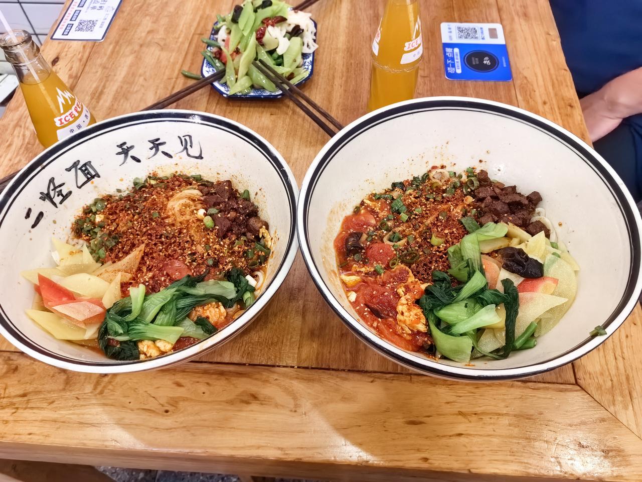晒出我的今日美食碗比脸大，纯碳水，吃一碗管饱一整天！[捂脸哭][捂脸哭]