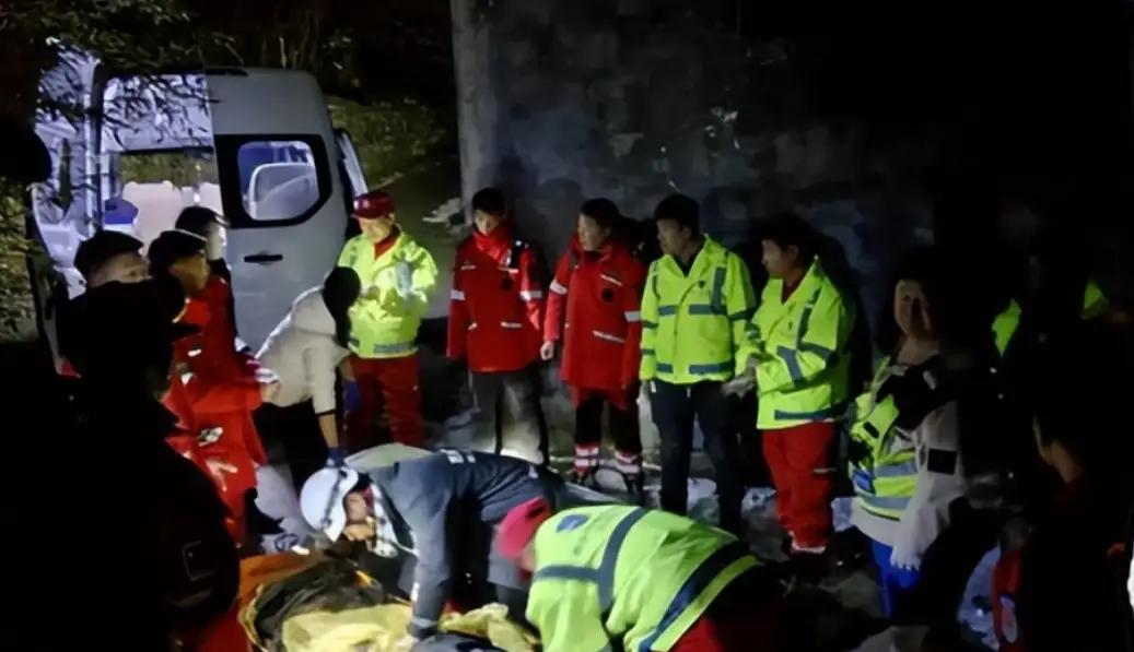 搜救重大惊变！22岁失联女孩线索锁定遇害，全程无防护太揪心了！2026年8月