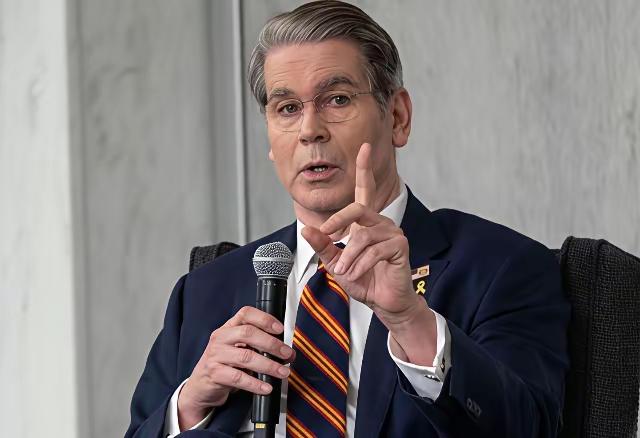 美国财长激动坏了：“中国再也无法卡我们脖子了”。 事其实折射出全球供应链正在