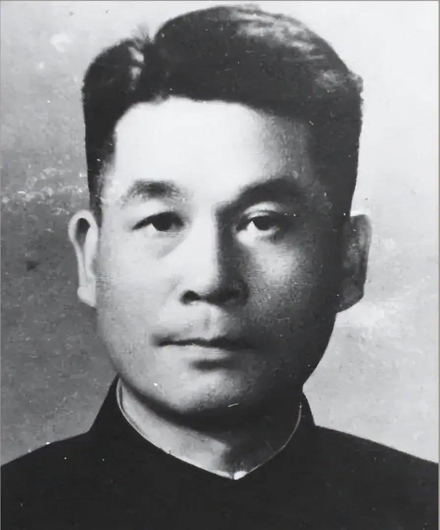 1968年，河南新乡一家体育用品店老板被群众举报是特务，当场被抓。谁知这一抓竟惊