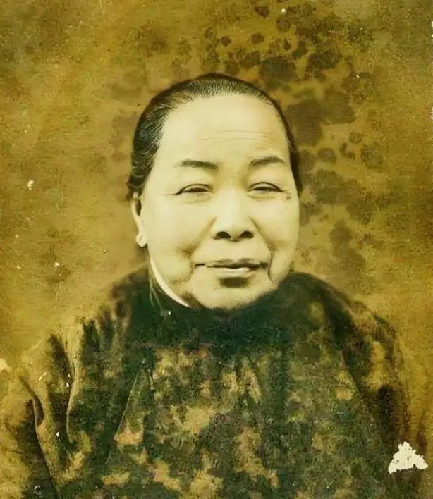 1963年，94岁的蒋妙月向中央提出了一个朴素却饱含牵挂的请求：想去台湾见一见蒋