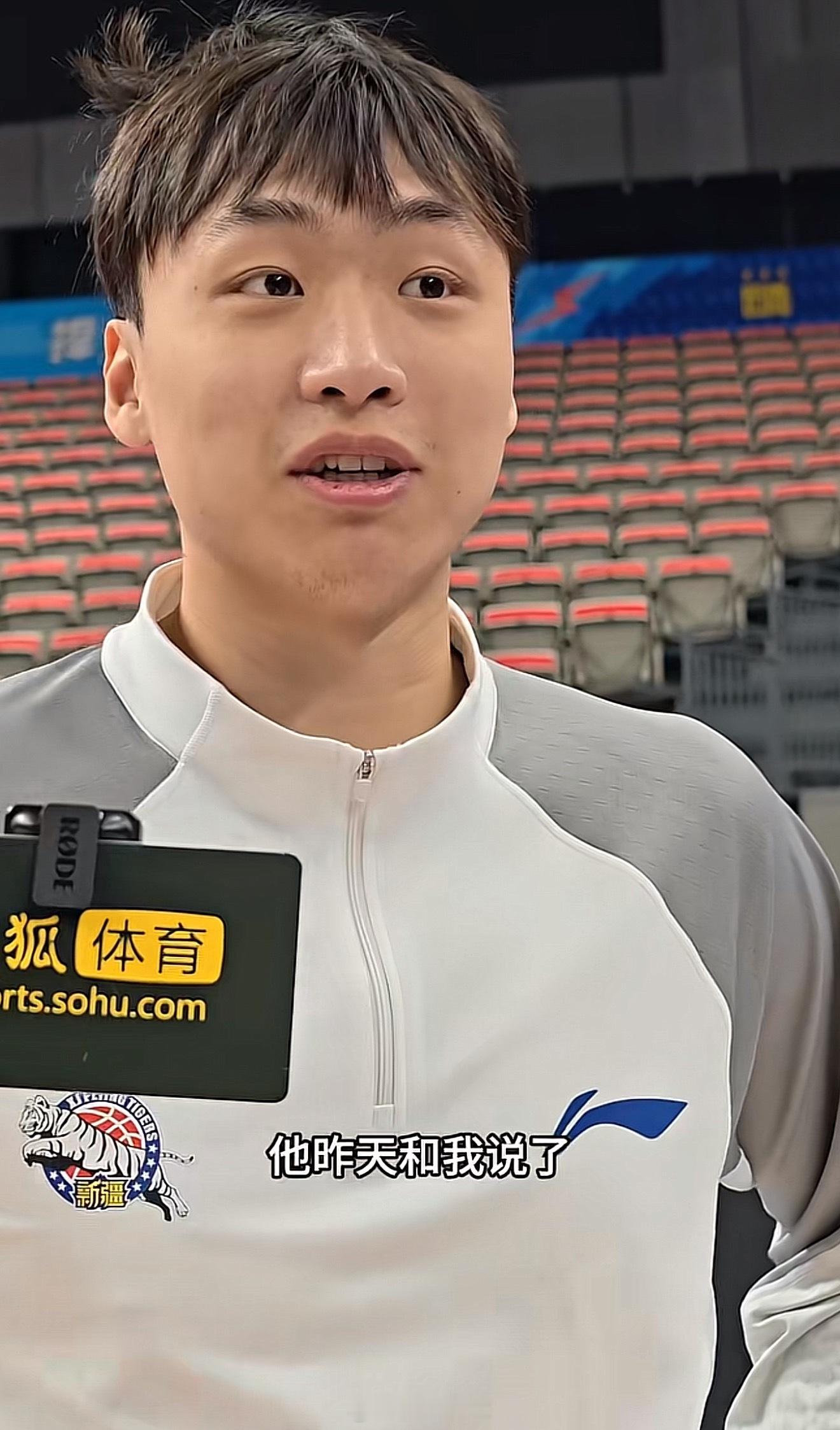 看齐麟采访的这个意思，今晚京疆大战赵睿有可能会打，周琦就不知道了北京男篮vs新疆