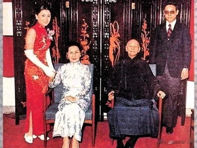 1962年，76岁蒋介石确诊前列腺肥大，排尿困难饱受折磨。宋美龄提议延请美国名医