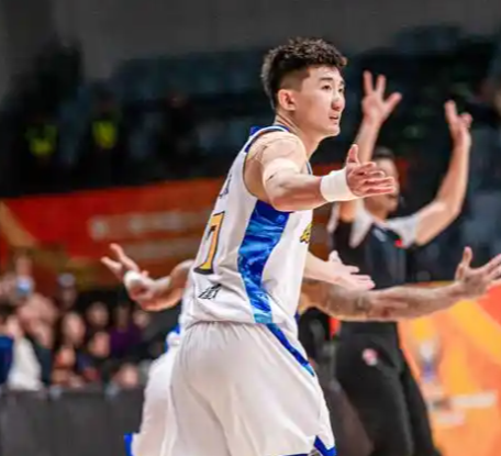 北京时间12月12日19：35，星期五，明天的新赛季CBA常规赛迎来第一轮的揭幕