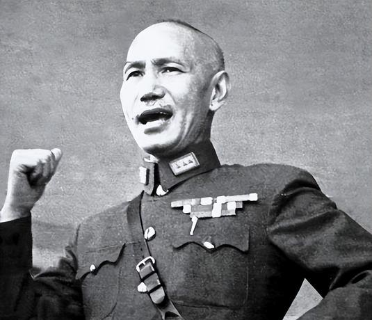 1975年，蒋介石得知黄维被特赦的消息后，立刻邀请他前往台湾，不仅补发了他被俘2