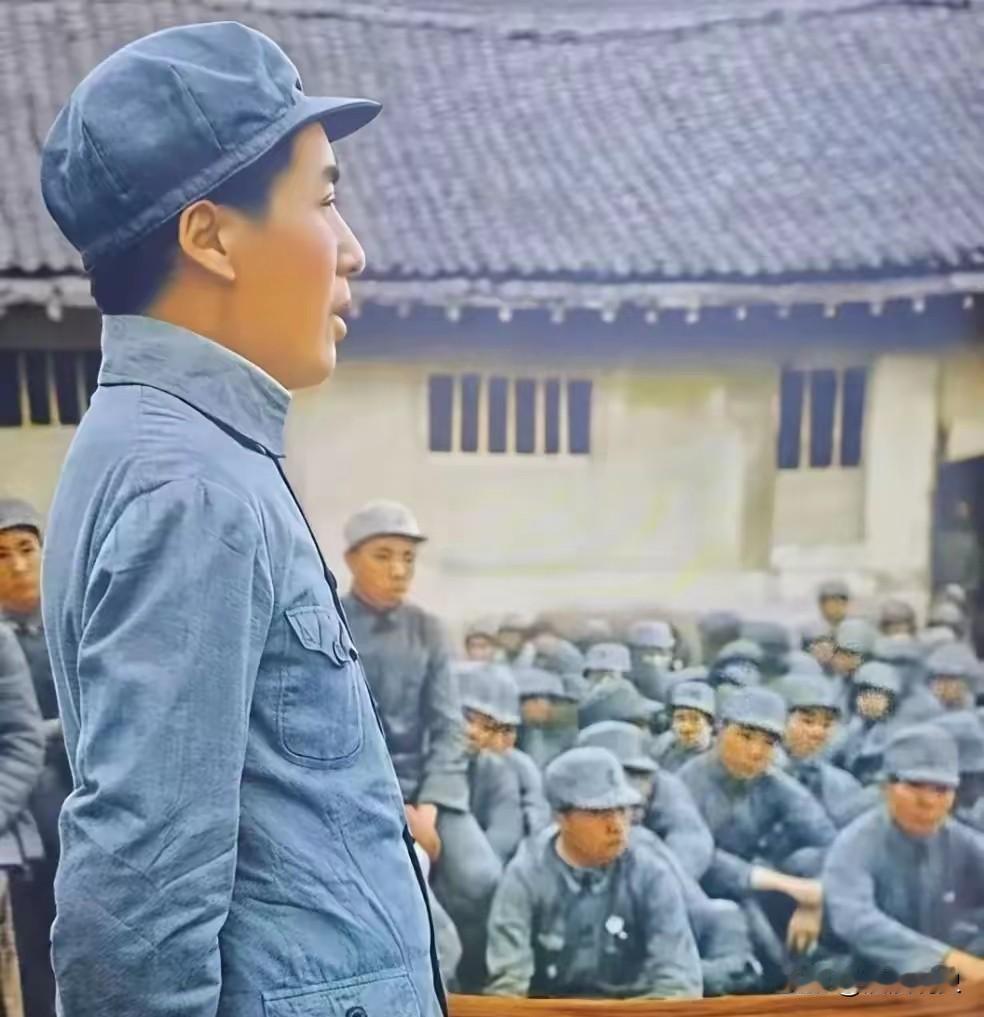 伟人打仗从不拘泥于常规、兵书和教材。如在坡路上用步兵跟骑兵斗，在坑道里用步兵跟坦