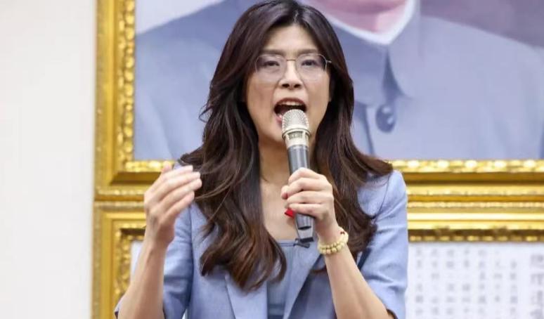 郑令“不出党中央？郑丽文：这件事不可能存在刚当选国民党主席没两天，郑丽文就遇