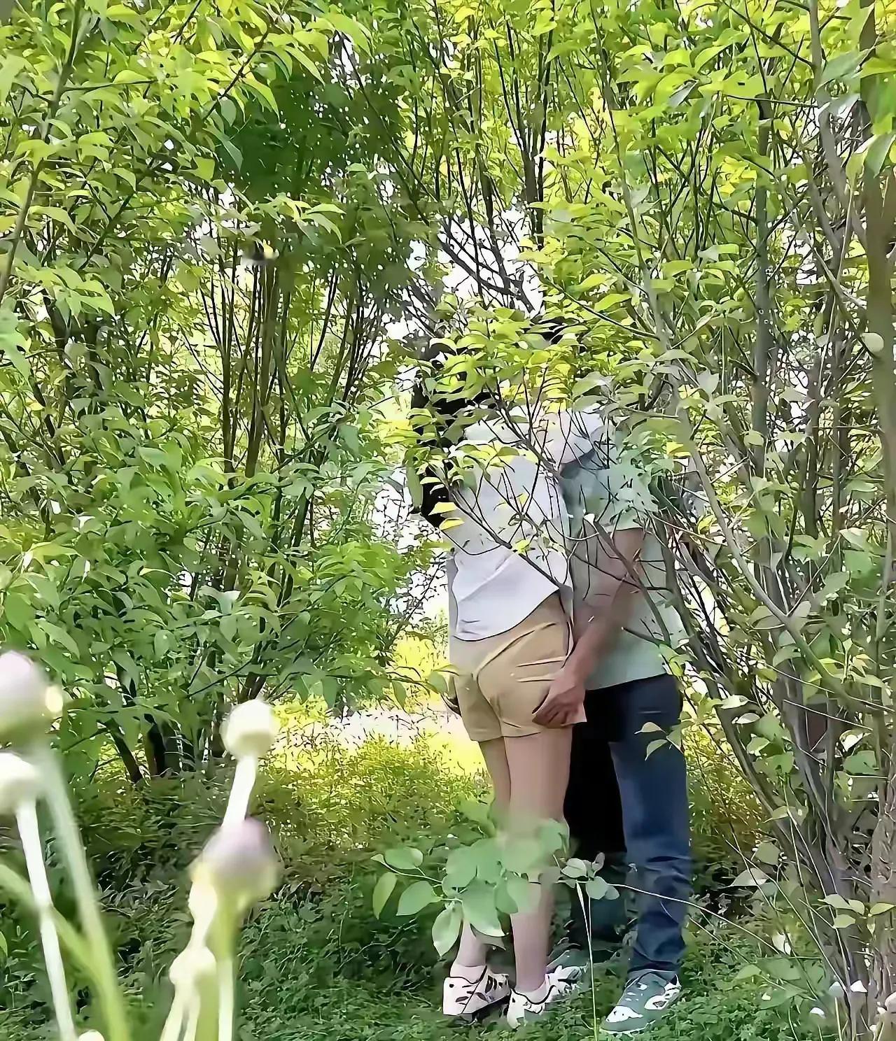 去公园散步，隐约听到有人喊“色狼”，这情况下该怎么办？