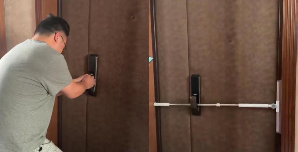 长春的吕先生求助媒体别车事件曝光后，吕先生和妻子的电话被疯狂轰炸！其中一人自称是