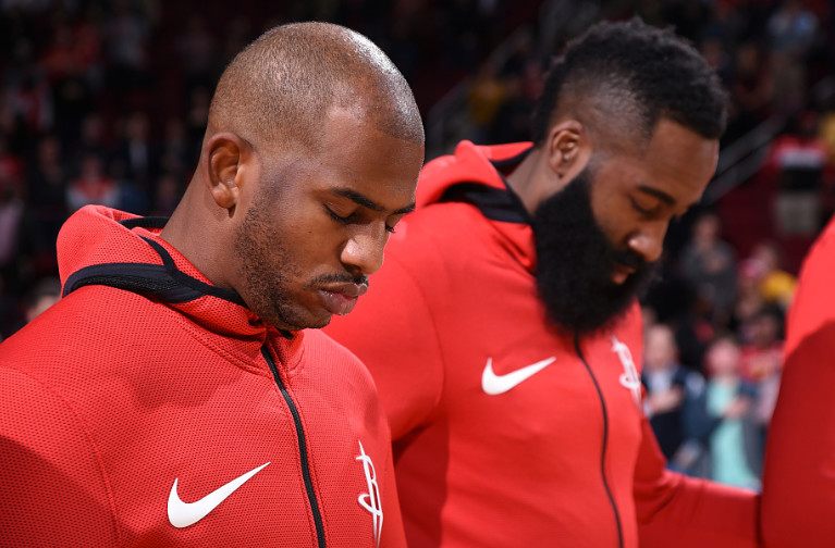 输给了同城对手洛杉矶湖人队之后，我们看到快船队的窘境。目前快船队状态不佳，看起来