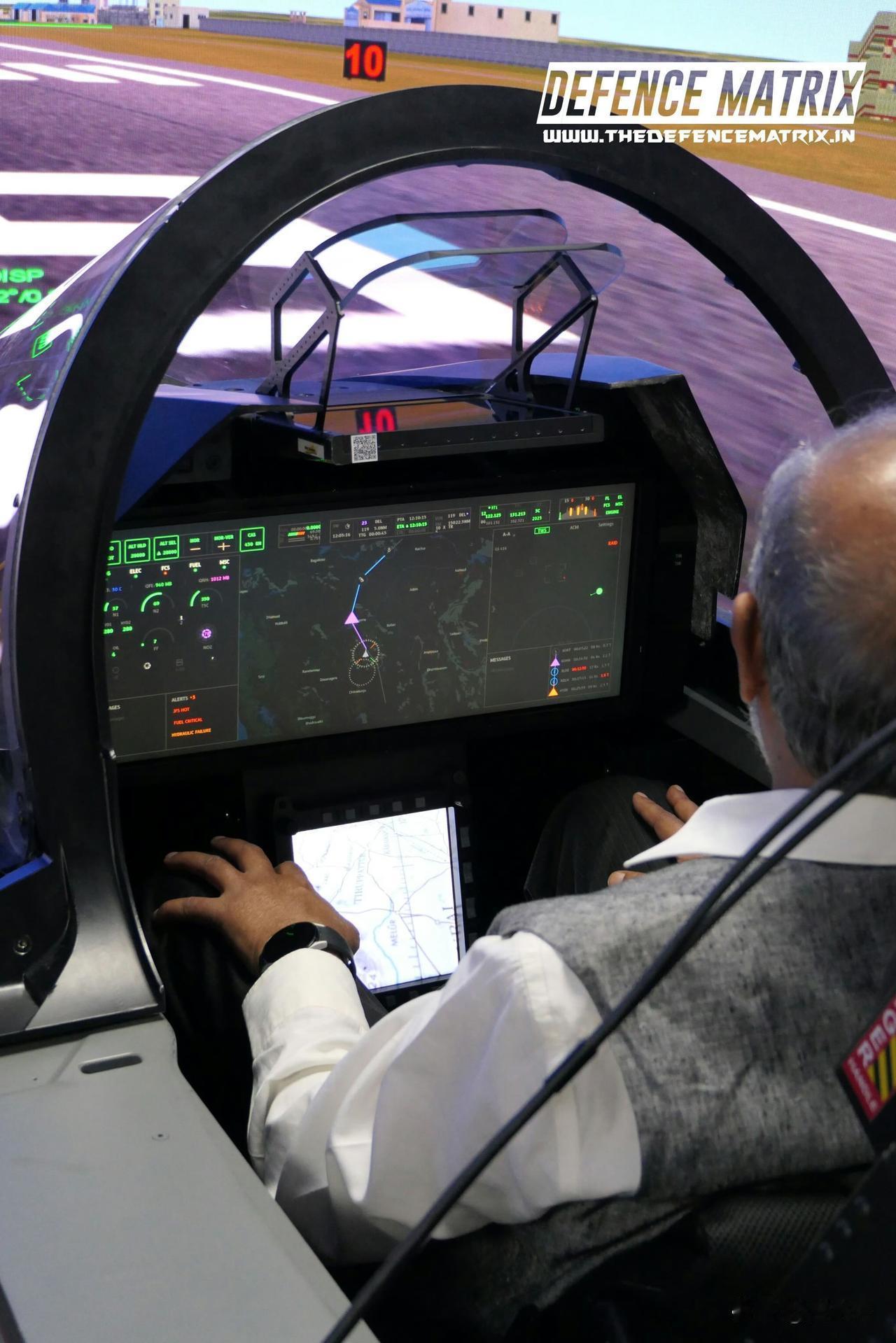 印度“光辉”战斗机升级版MK2型的驾驶舱什么水平？他们自称这是“五代机水平的