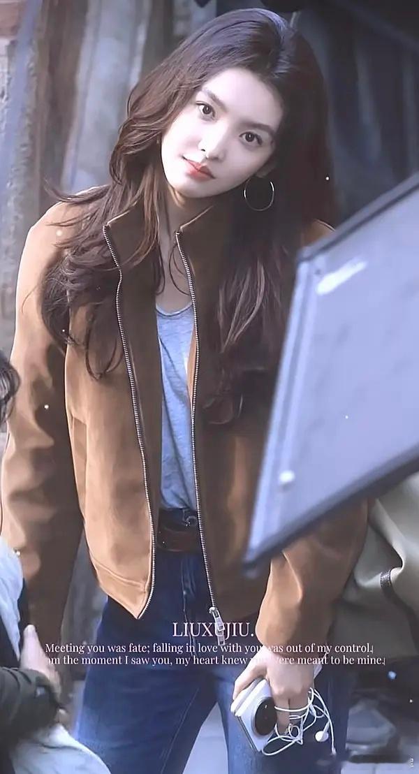 还得是章若楠，颜值妆造让人眼前一亮