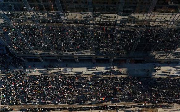 ICE的烂摊子兜不住了，1月30日美国彻底乱成了一锅粥，从明尼苏达、纽约到加州，