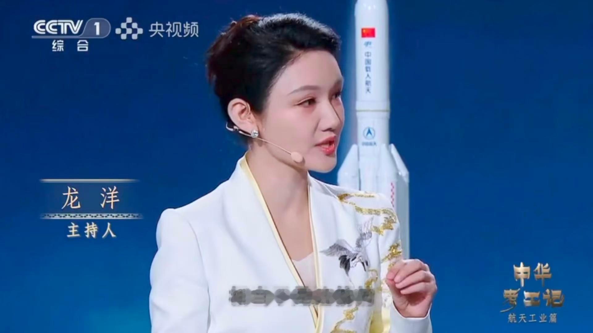 高圆圆真的藏不住才华了！轻描淡写用羽毛箭科普飞行稳定性，言语间全是书香门第的底蕴