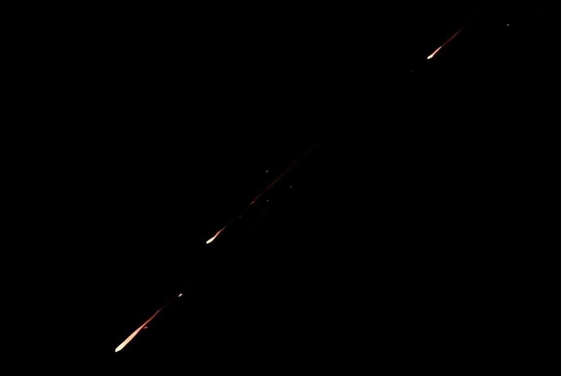 以色列官方已然证实，近期已接收近8000吨武器弹药，全力填补前线消耗缺口，可另一