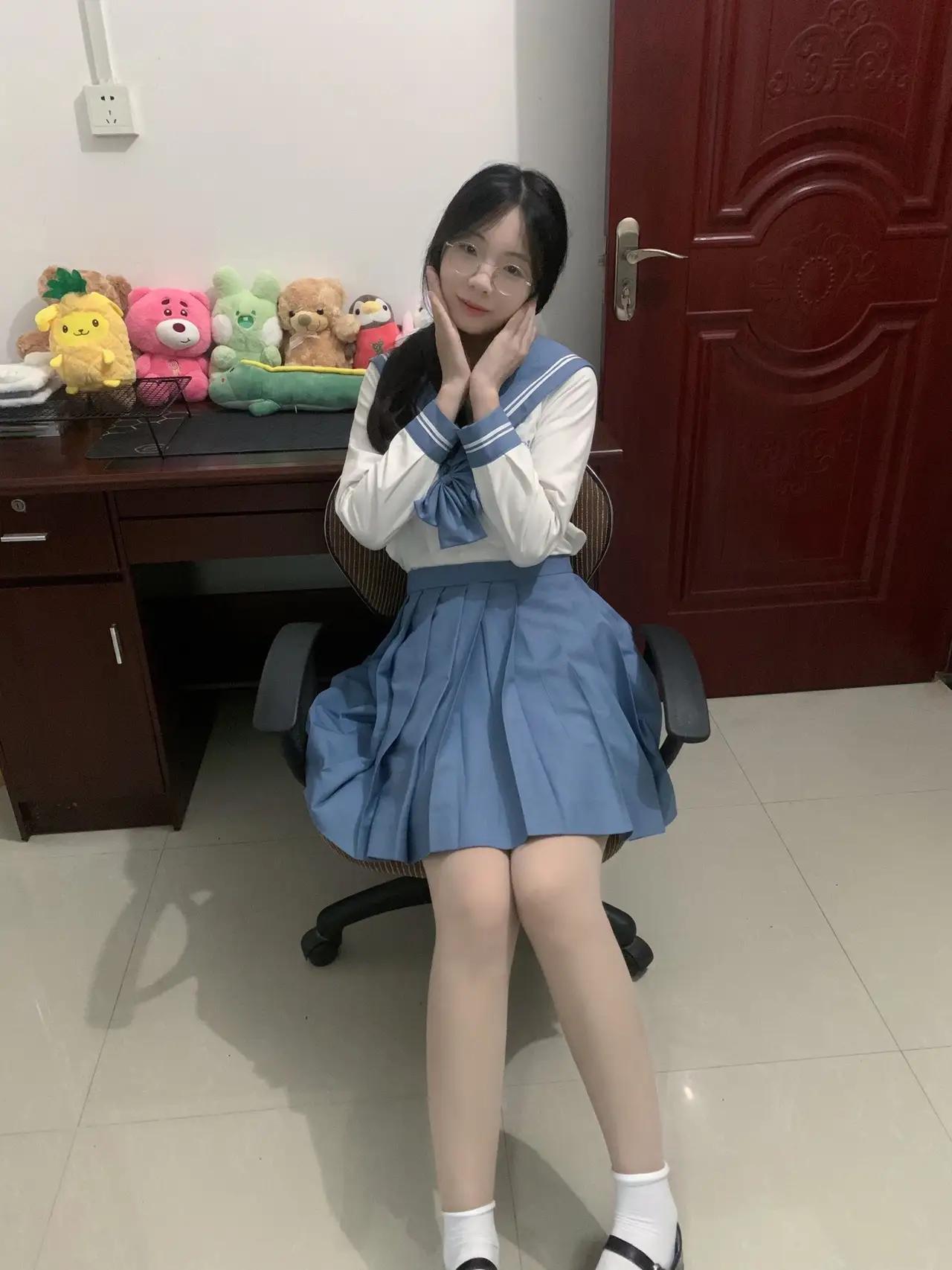 可爱学生妹，办公室里的萌趣时光💕办公甜美照职场小女生职场小妹清纯系女学生