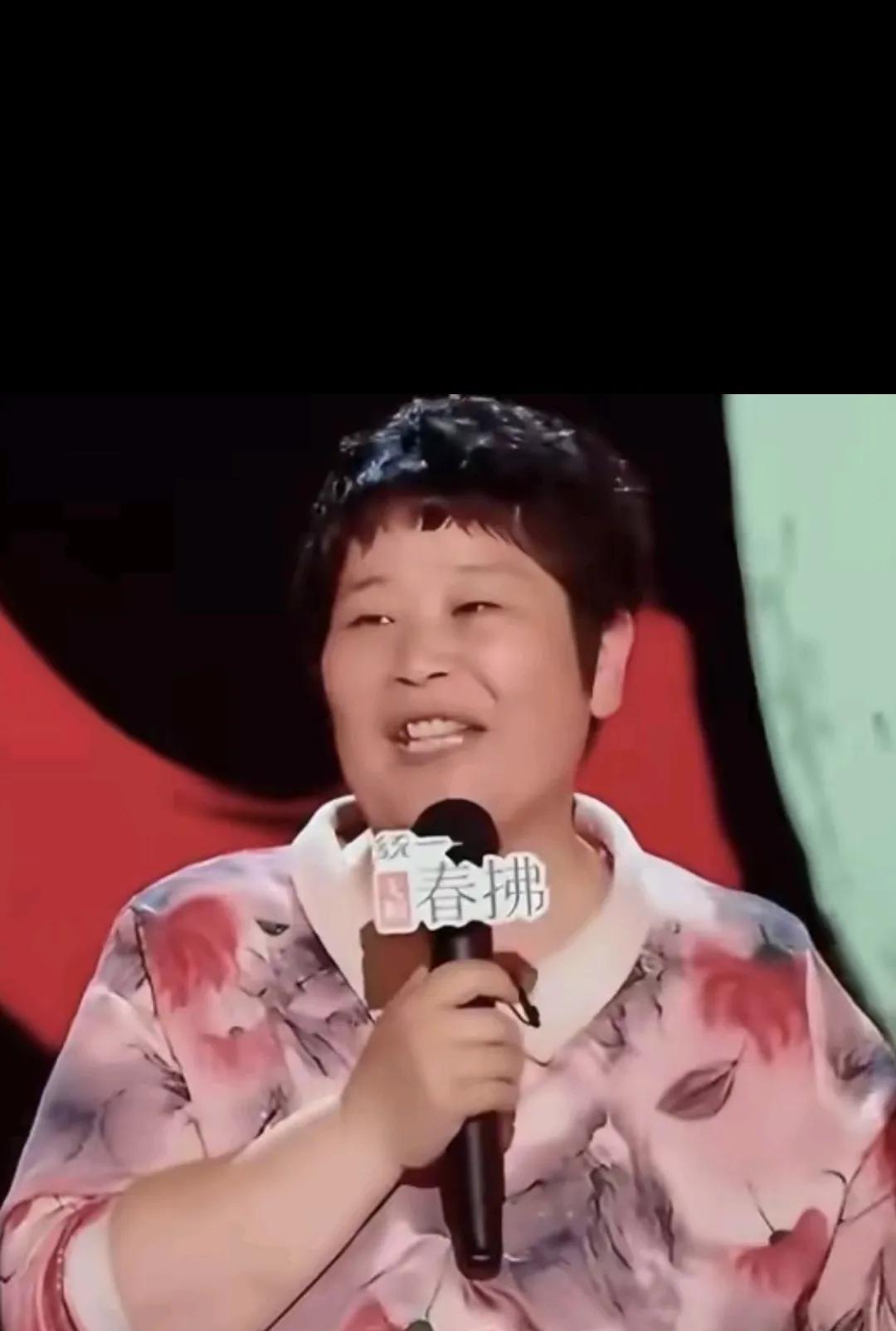 都市霸气妹子杨笠和乡村土气大妈房主任，脱口攻男，大谈女权，双向奔钱。你问我，她