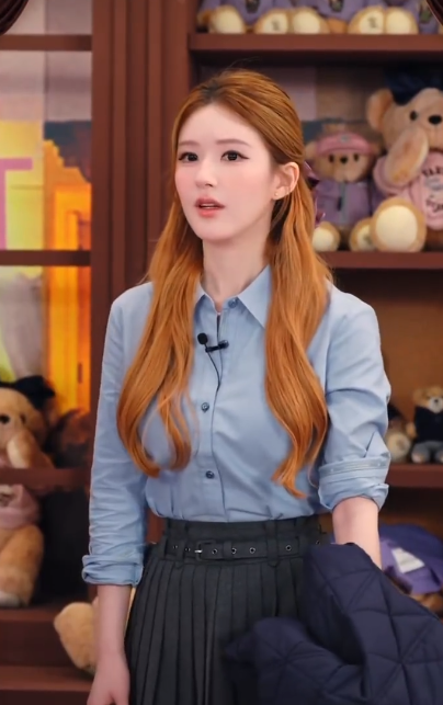 赵露思现在的妆容更适合她，就是甜妹类型。
