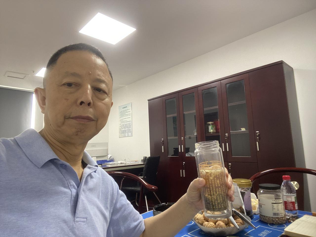 乌克兰终于打服了美国！各位网友早上好，让我们来继续关注俄乌之战。今天我要讲的