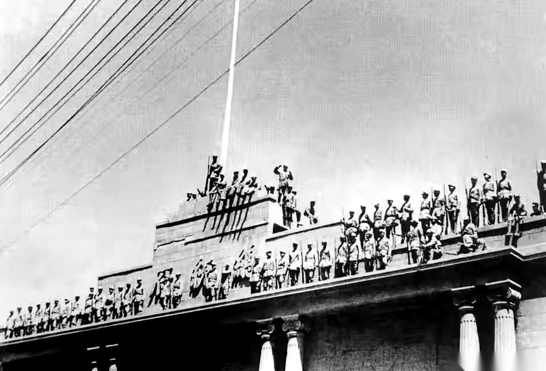 翻开1945年的历史账本，你会看到一个极其反常的硬事实：抗战胜利的那一秒钟，国民
