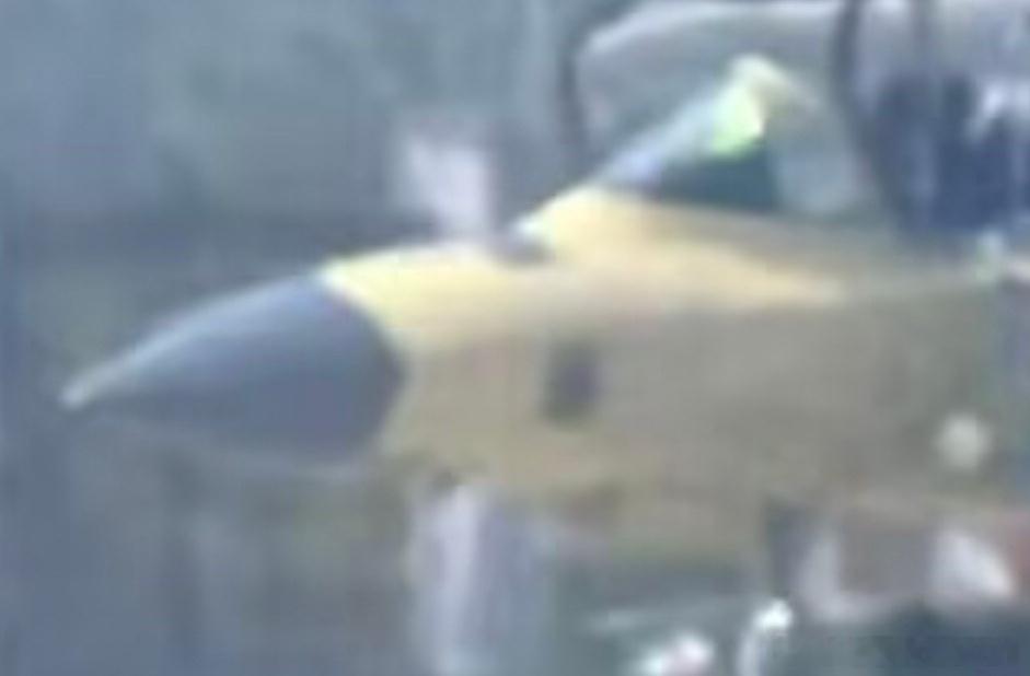 日耳曼赢学每天认识一件兵器超级小黄蜂雷达和导弹挂载量预测➡️雷达罩比大小鉴定结