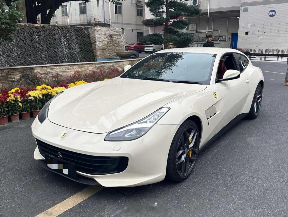 车主急出法拉利GTC4LussoT2018年10月上牌仅仅只开了36000公