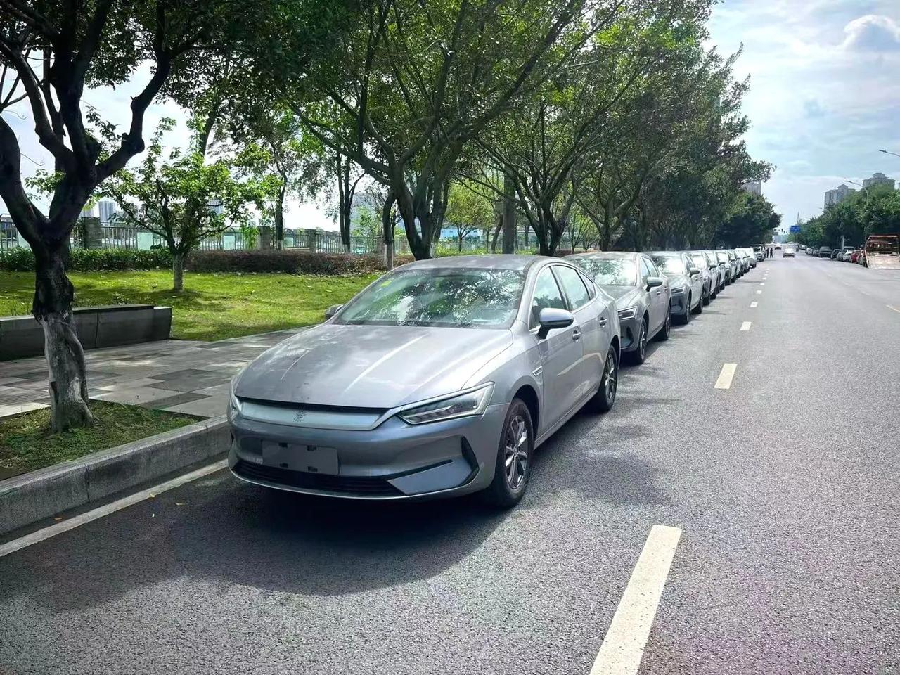 车型:比亚迪2024款秦PLUSEV510KM荣耀版超越型车况:原