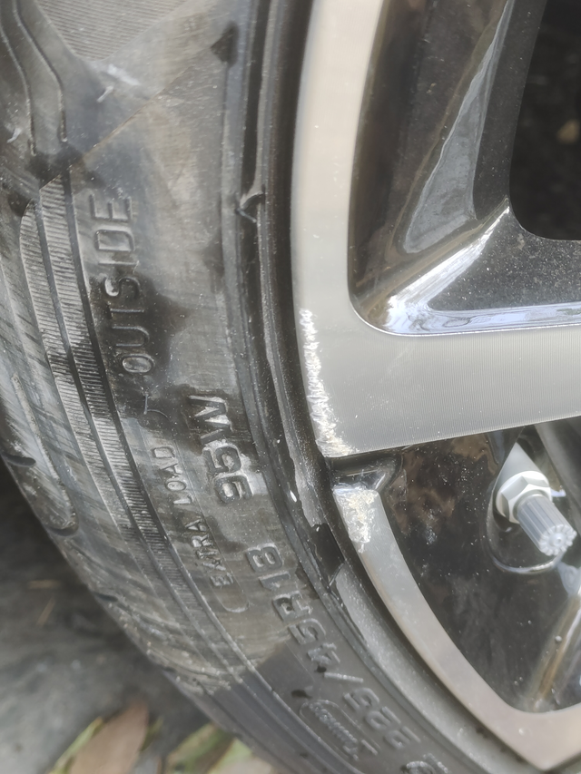 星瑞轮毂刮伤兄弟们刚提一个星期的星瑞轮毂刮马路牙上了，这样有什么影响吗