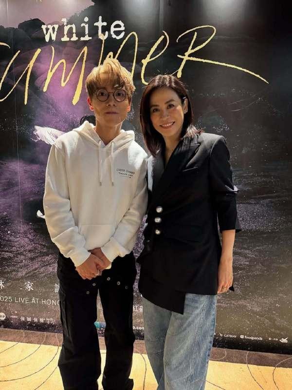 最近宣萱去参加林家谦的演唱会，两位确实是很有默契，站在一起像同龄人。宣萱上身