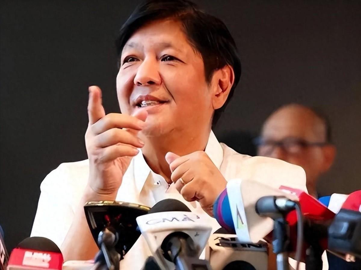 菲律宾的小马科斯显然是收到了某种强力的暗示，在被特朗普从背后“捅了捅嗓子眼”后，