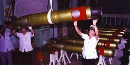 1978年，渔民在南海拉网时，竟然捞上来一枚珍贵的美国MK-46鱼雷，这可是当时