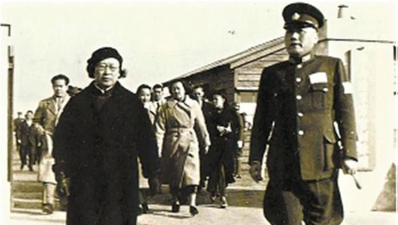 1938年，国军少将叶蓬求见陈诚，陈诚将名片扔到纸篓，对副官说：“这样的人，今后