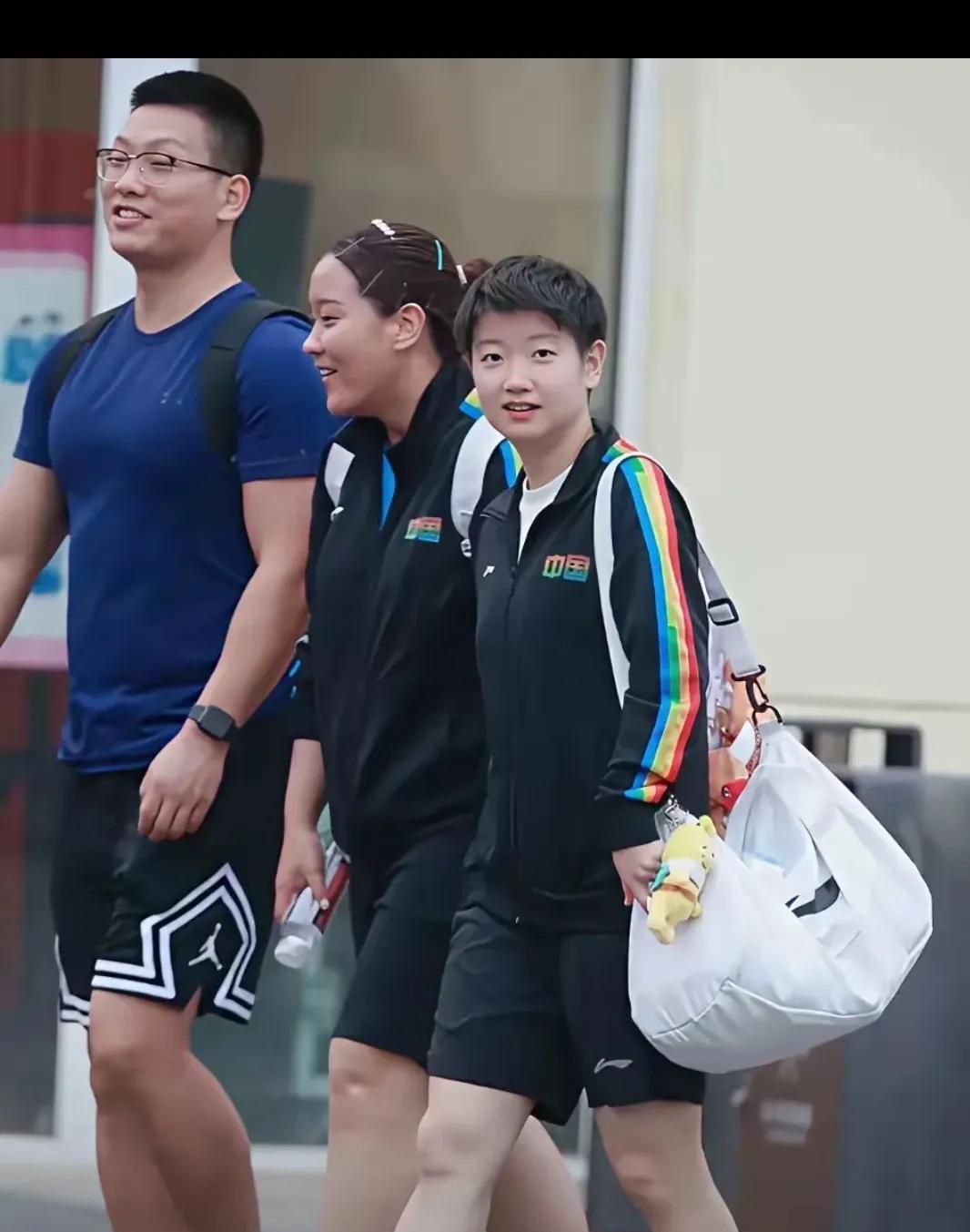 这绝对是纯天然的莎莎！虽然莎莎个子不高，颜值也算不上惊艳，但莎莎五官精致，眉宇