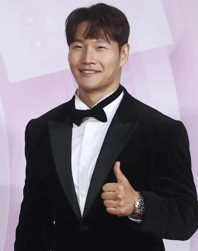 全韩国明星都震惊了，原因很简单，因为谁都没料到，快50岁的金钟国竟然宣布结婚了，