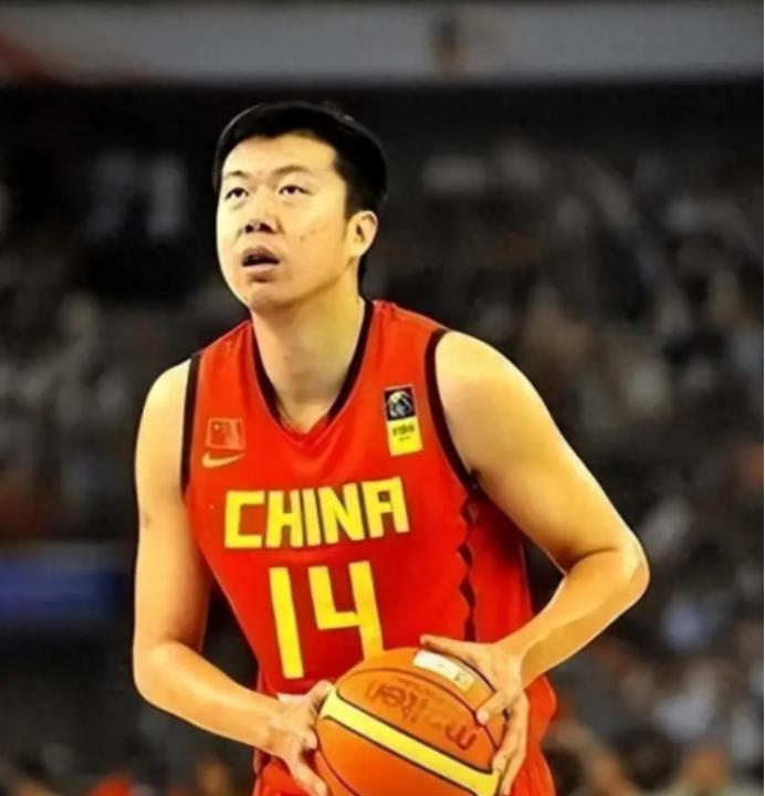 没想到，王治郅已经可以开始领NBA的退休金了，每个月有7200块，到了62岁，这