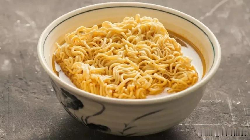 你敢想吗？因为美伊冲突，韩国快吃不起面条了！一开始我看这这个新闻报道时候，