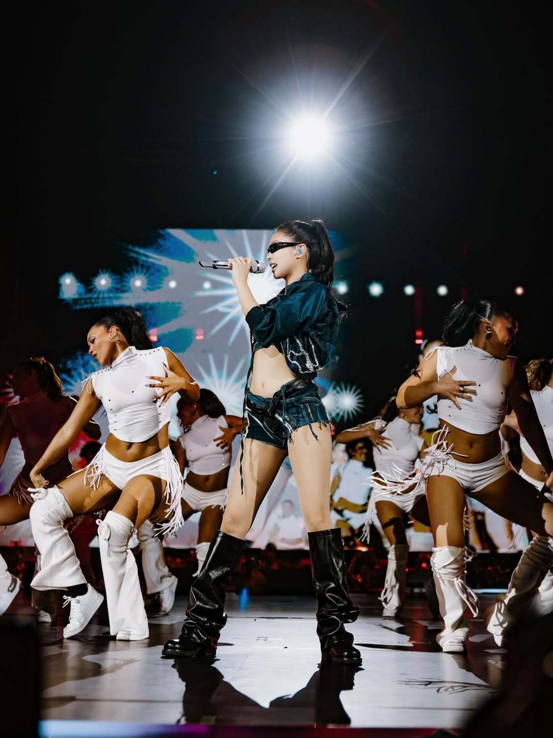 251218Jennie更新IG🐱(2)“新加坡✨感恩有你的能量”啊啊啊啊