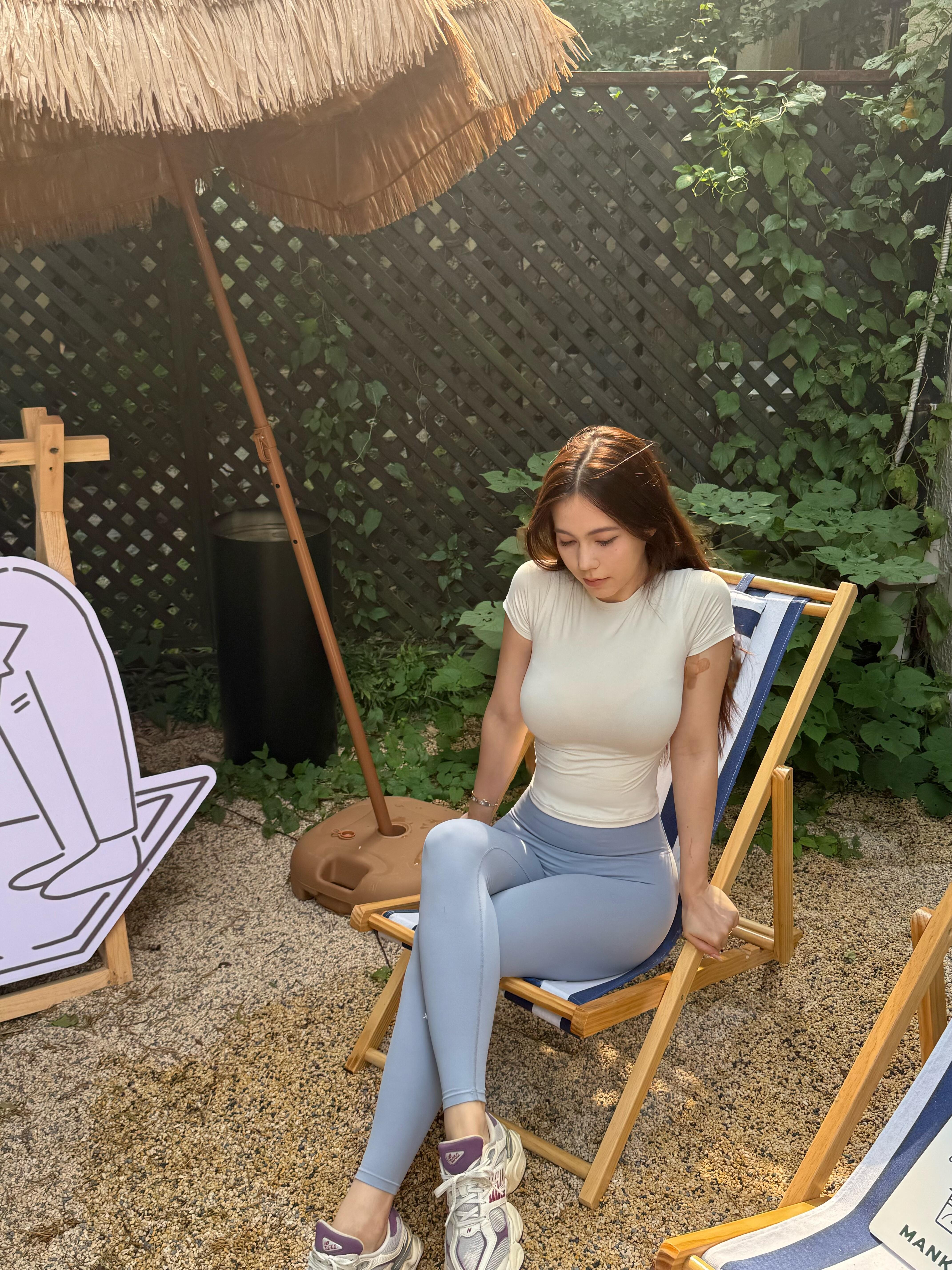 今天陪侄女来郊区露营。
