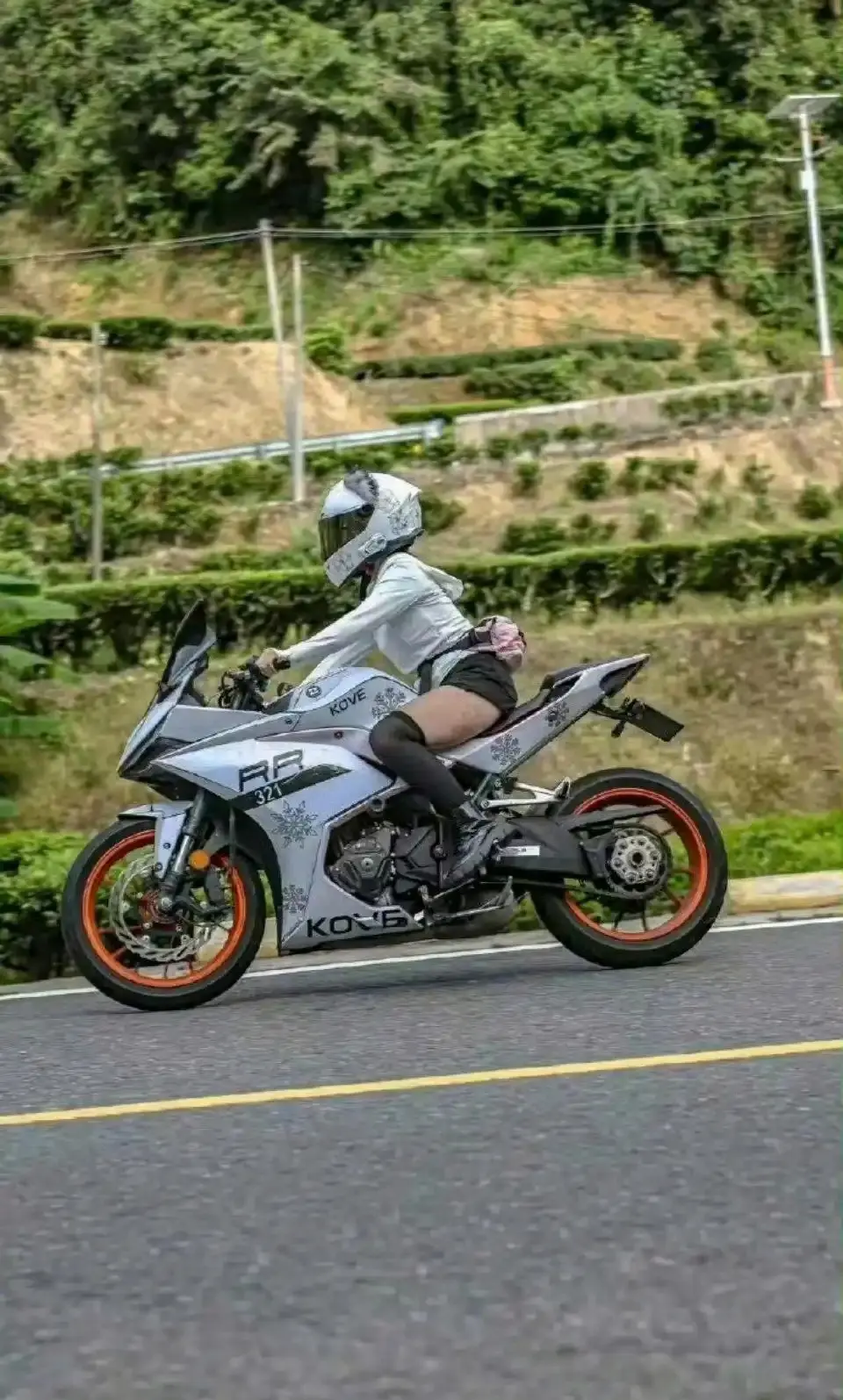 不涂防晒，腿都晒成啥样了