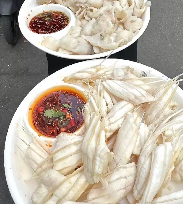 这是山东的美食叫什么？是什么鱼肉吗？