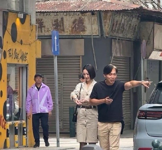 这剧组也太不走心了，高海宁的裙子都皱成这样了也不熨熨，上镜多影响美观啊。
