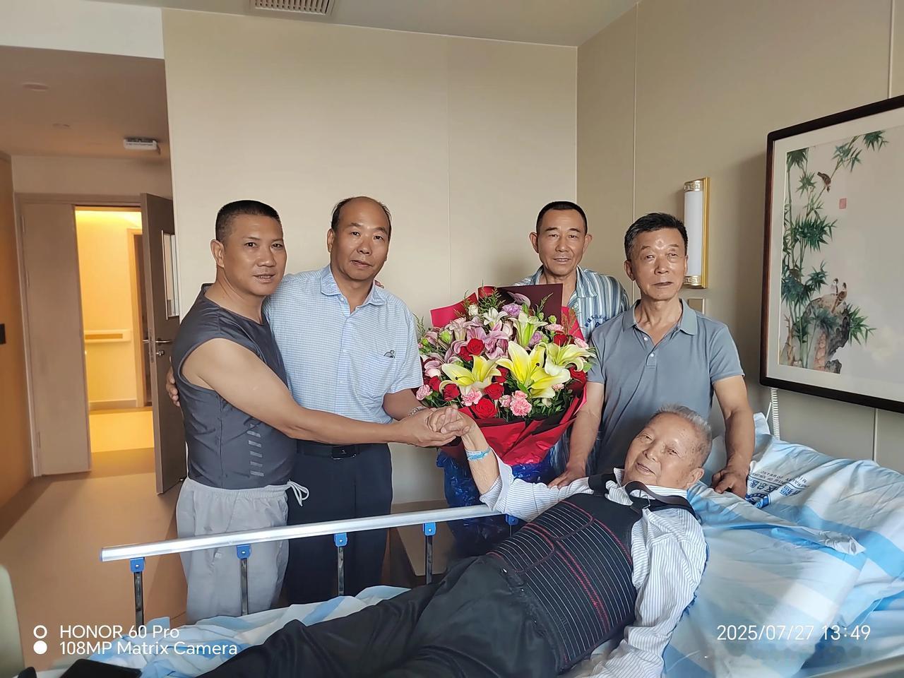 八一建军节来临之际，阿里战友到总院分别探望了老政委袁将军和刘华部长！祝愿他们早日