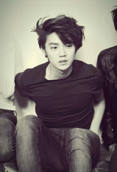 鹿晗最开始是走纯欲路线的，李秀满是最懂他风格的人